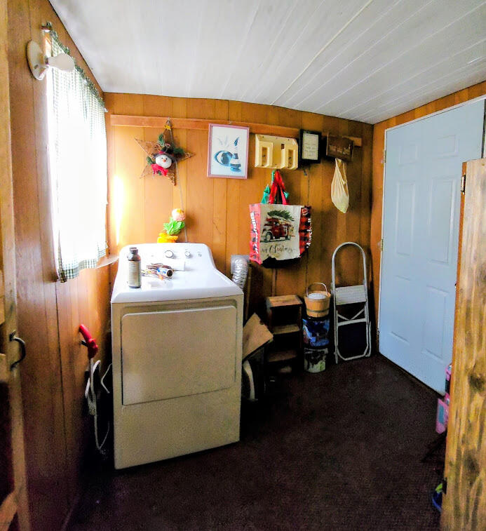 22 Horseshoe Road Medway, ME 04460 - Photo 3 of 10 Entry