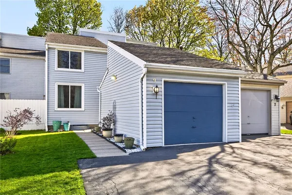 $199,900 | 9 Brimsdown Circle, Perinton, NY 14450