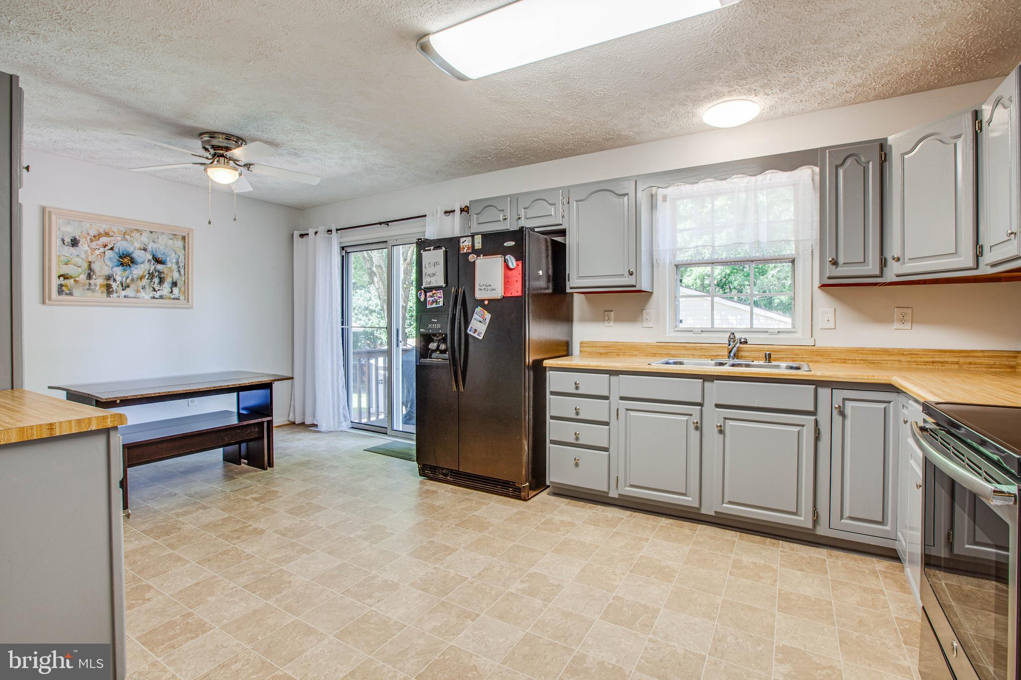 221 Spotswood Road Locust Grove, VA 22508 - Photo 8 of 24 Spacious Eat In Kitchen
