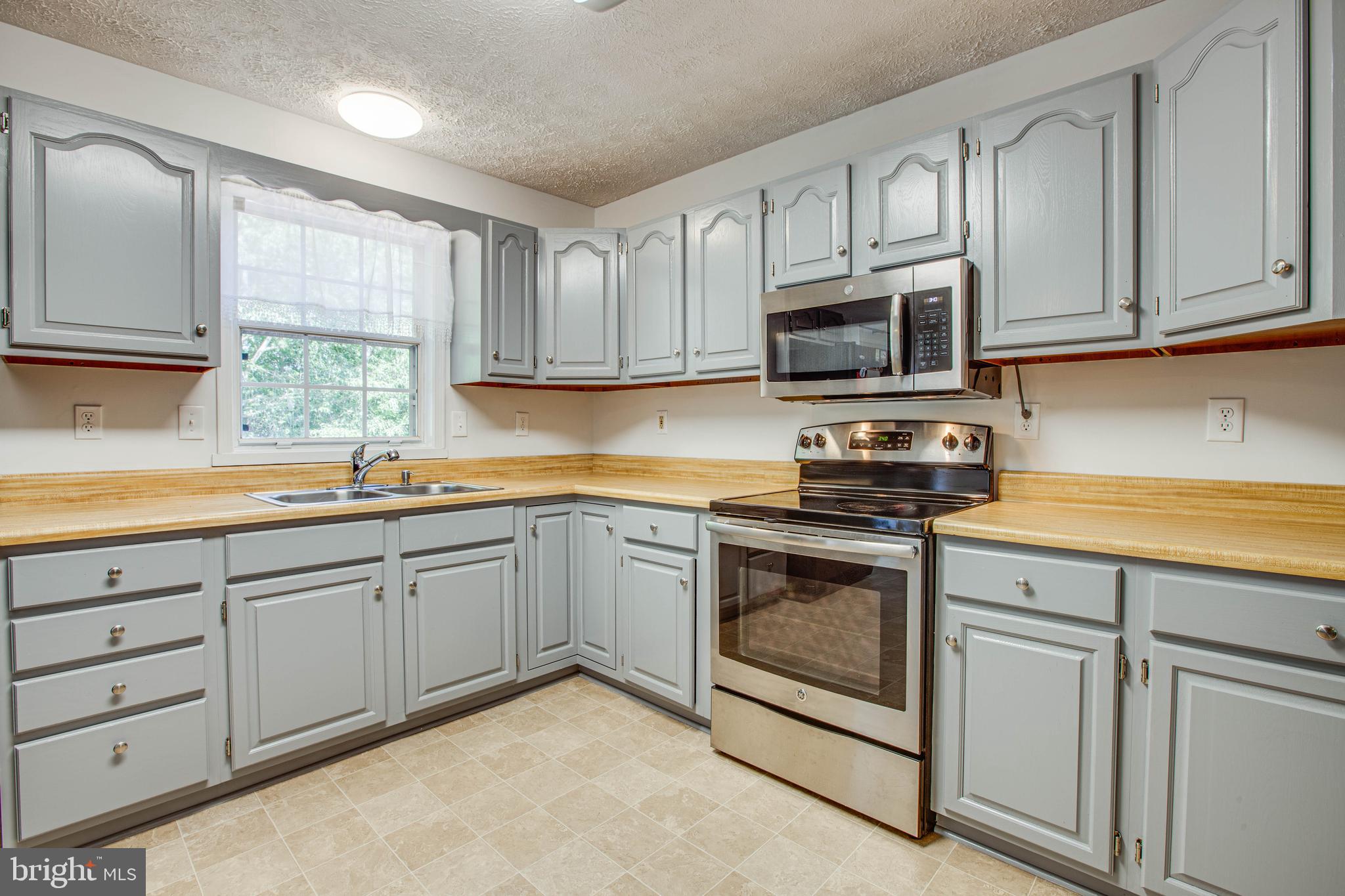 221 Spotswood Road Locust Grove, VA 22508 - Photo 10 of 24 Upgraded kitchen