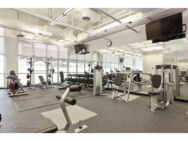 655 West Irving Park Road, Unit 5006 Chicago, IL 60613 - Photo 12 of 16