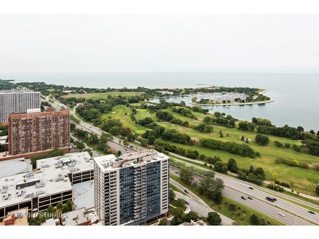 655 West Irving Park Road, Unit 5006 Chicago, IL 60613 - Photo 15 of 16