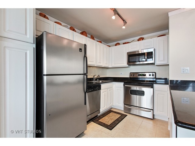 655 West Irving Park Road, Unit 5006 Chicago, IL 60613 - Photo 6 of 16