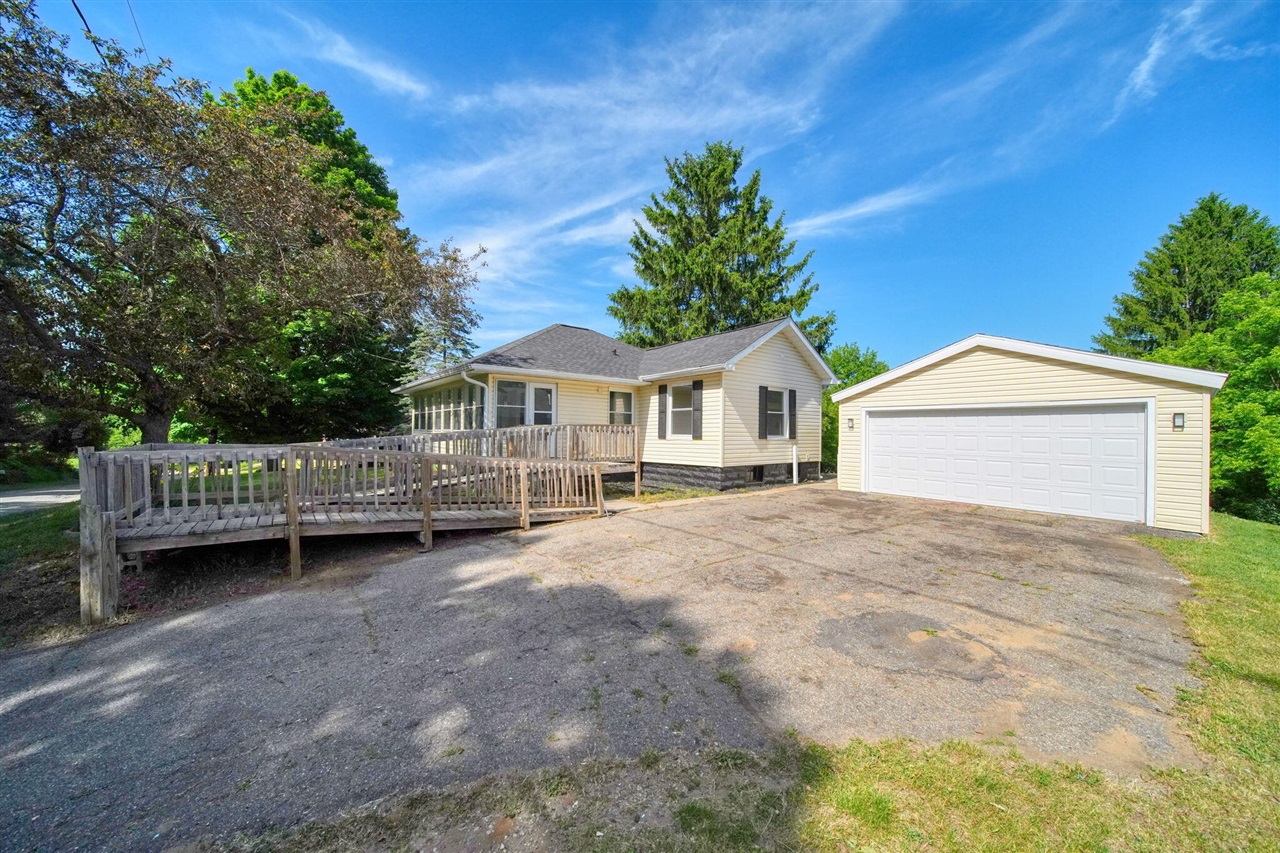 317 Lockwood Street Jackson, MI 49203 - Photo 1 of 32