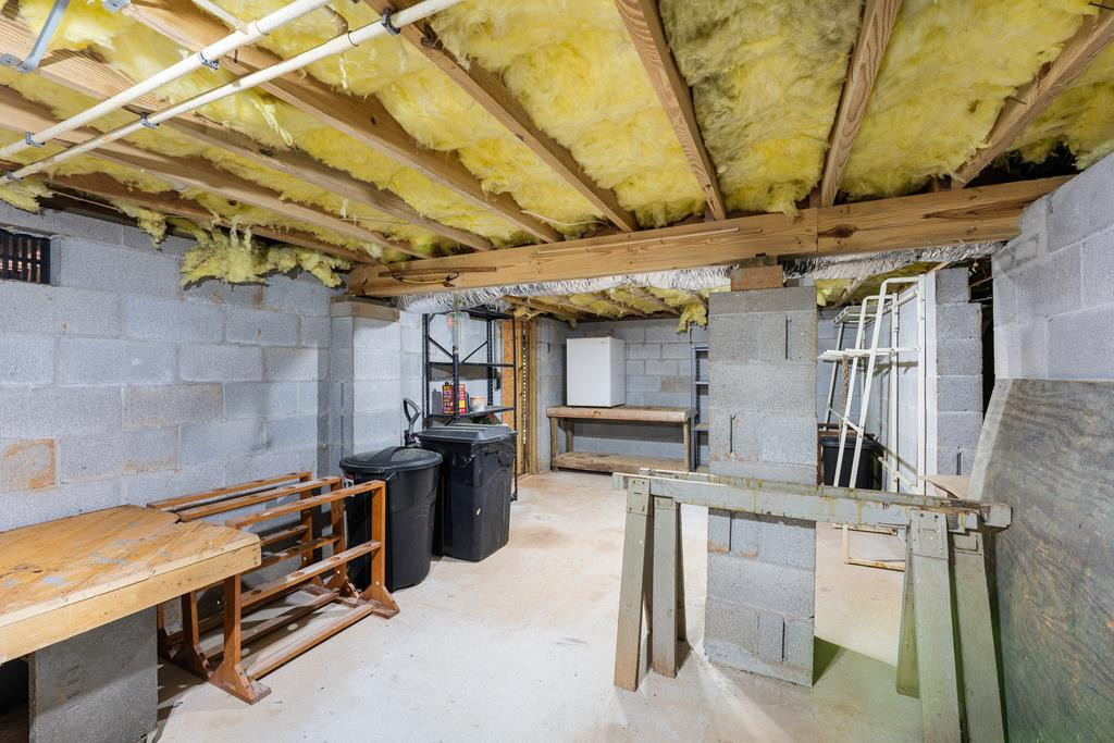 144 Wolf Ridge Lane Murphy, NC 28906 - Photo 19 of 30 Crawlspace Workshop