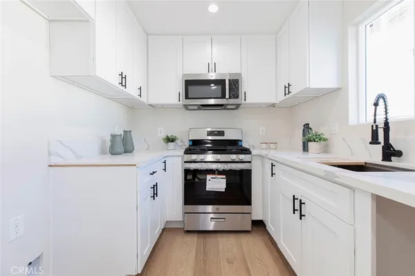 $2,300 | 8879 Morehart Avenue, Sun Valley, CA 91352