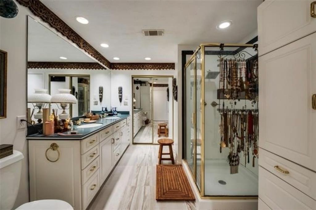 6049 West Red Bird Lane Dallas, TX 75236 - Photo 18 of 34 a bathroom with sink shower and mirror