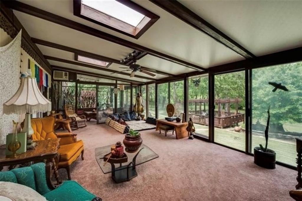 6049 West Red Bird Lane Dallas, TX 75236 - Photo 24 of 34 a living room with patio furniture and a large window
