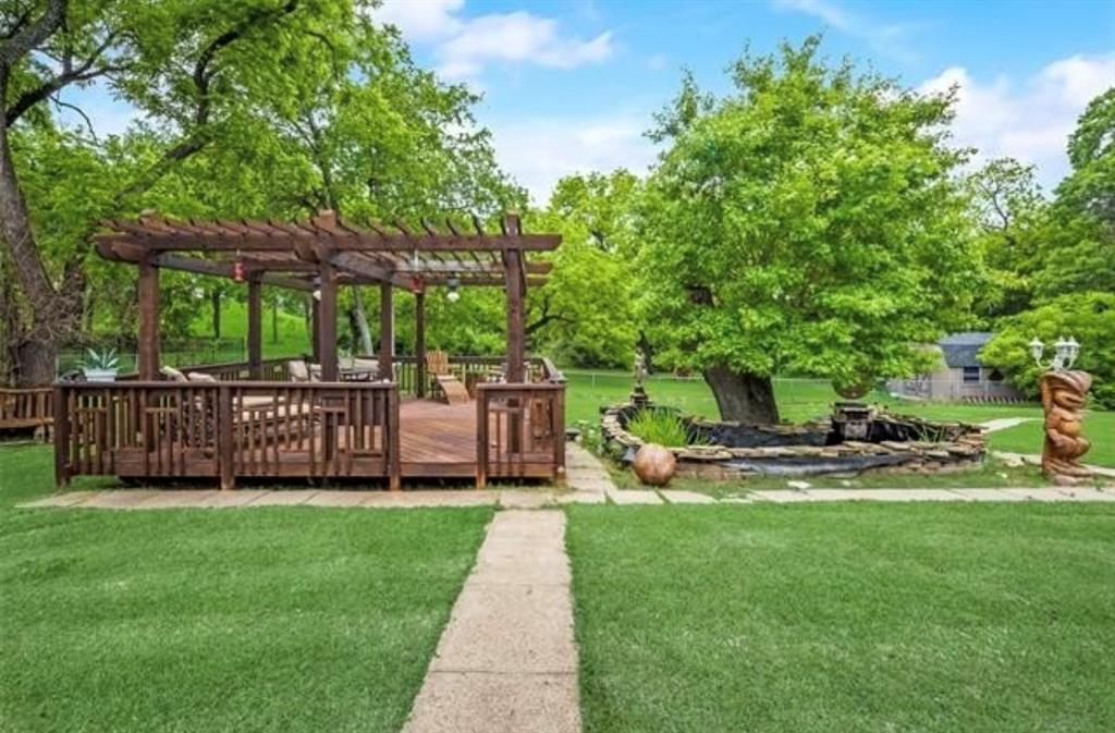 6049 West Red Bird Lane Dallas, TX 75236 - Photo 32 of 34 a view of a chair and table of the garden
