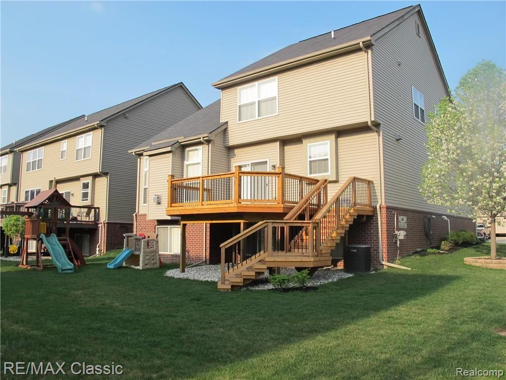 27457 Cromwell Road Novi, MI 48374 - Photo 26 of 44 Back yard.JPG