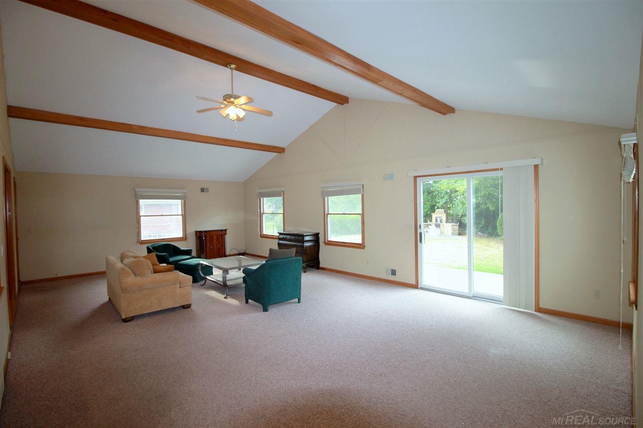 954 South Renaud Road Grosse Pointe Woods, MI 48236 - Photo 20 of 46