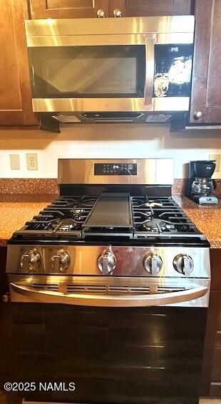 207 Blue Rdg Road Mormon Lake, AZ 86038 - Photo 23 of 65 2025 SS Microwave/Stove