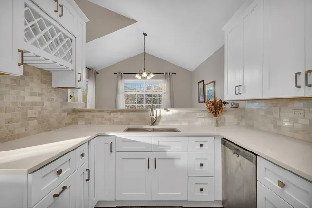 $2,500 | 2357 Twilight Drive, Aurora, IL 60503