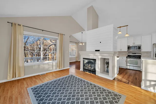 $2,500 | 2357 Twilight Drive, Aurora, IL 60503