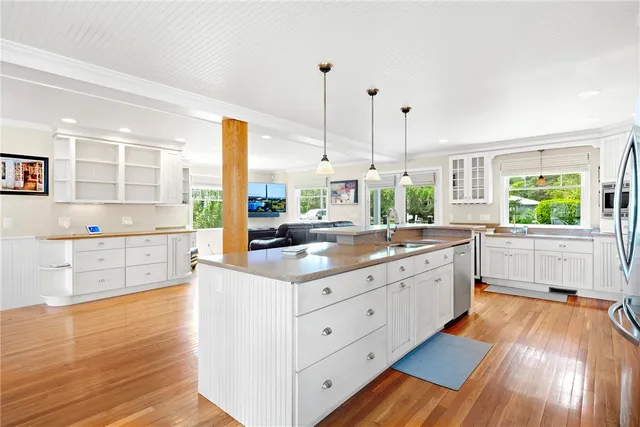 $2,150,000 | 169 Narragansett Boulevard, Portsmouth, RI 02871