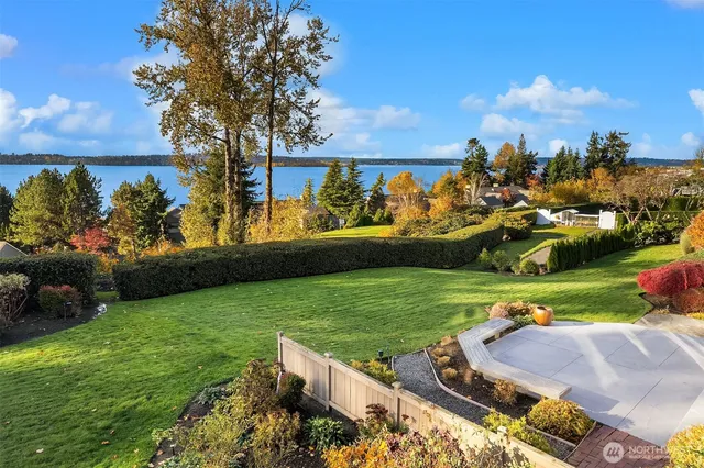 a view of a garden and lake view