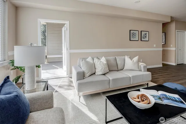 $575,000 | 6831 Northeast 170th Street, Unit 206, Kenmore, WA 98028