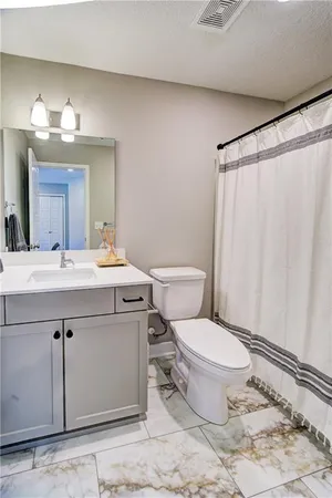 $339,999 | 2108 Southwest Holdbrooks Drive, Lee's Summit, MO 64082