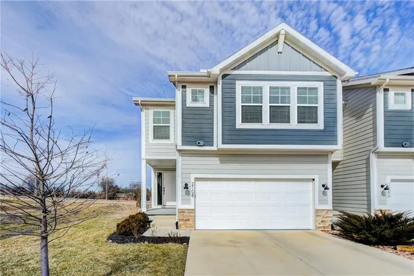 $339,999 | 2108 Southwest Holdbrooks Drive, Lee's Summit, MO 64082