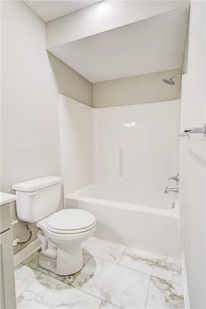 $339,999 | 2108 Southwest Holdbrooks Drive, Lee's Summit, MO 64082