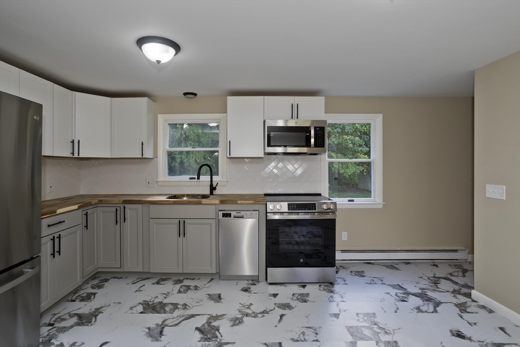 276 Spikenard Circle Springfield, MA 01129 - Photo 7 of 39