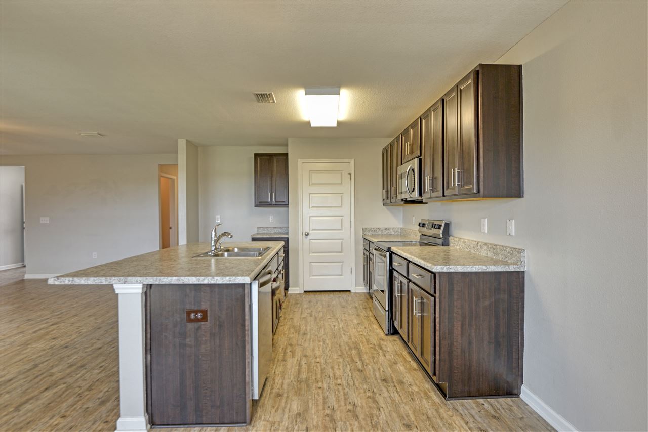 6990 Crimson Ridge Street Gulf Shores, AL 36542 - Photo 6 of 31 Kitchen