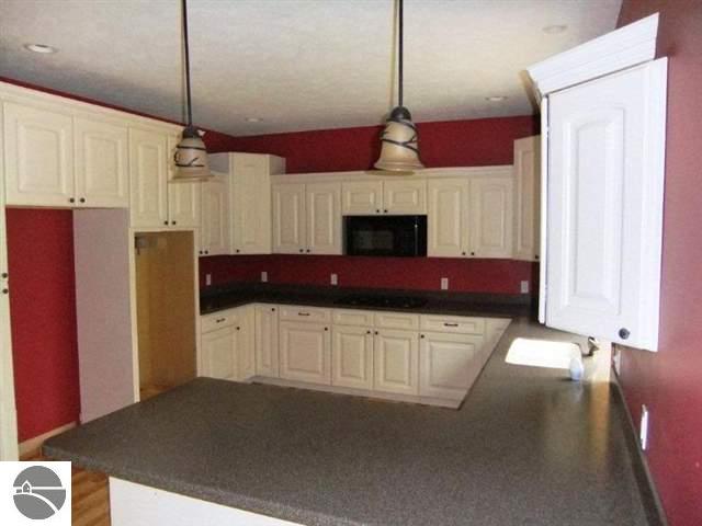 1661 East Kasson Road Maple City, MI 49664 - Photo 7 of 25 1731281-6.JPG