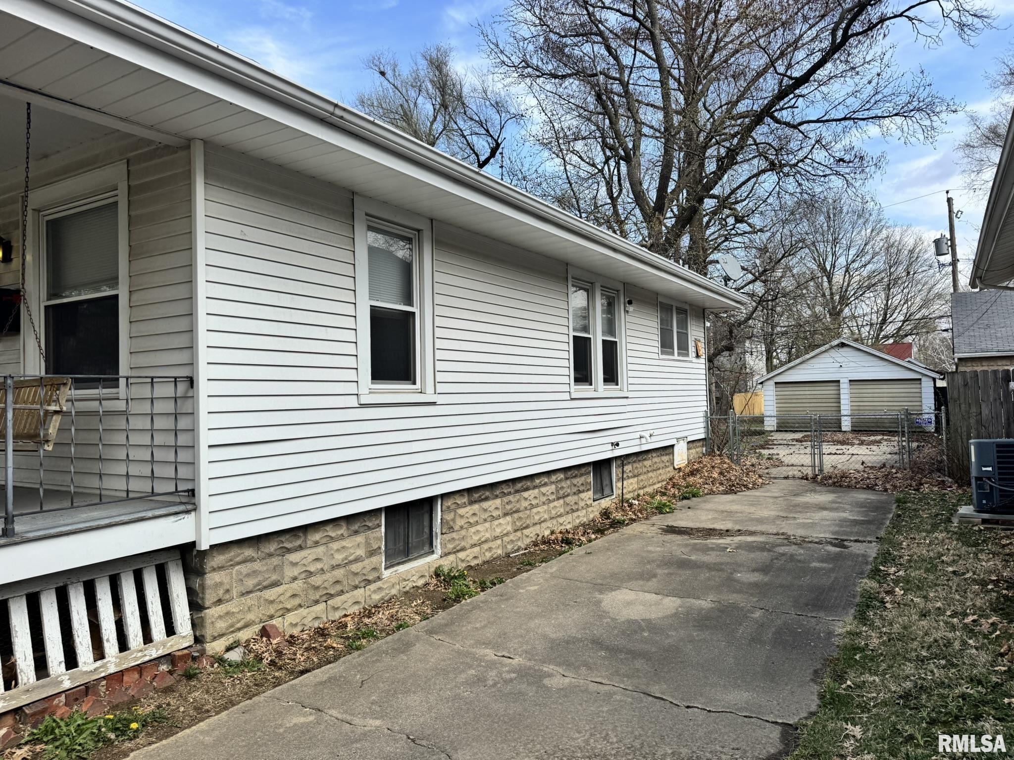 2408 Yale Boulevard Springfield, IL 62703 - Photo 32 of 34