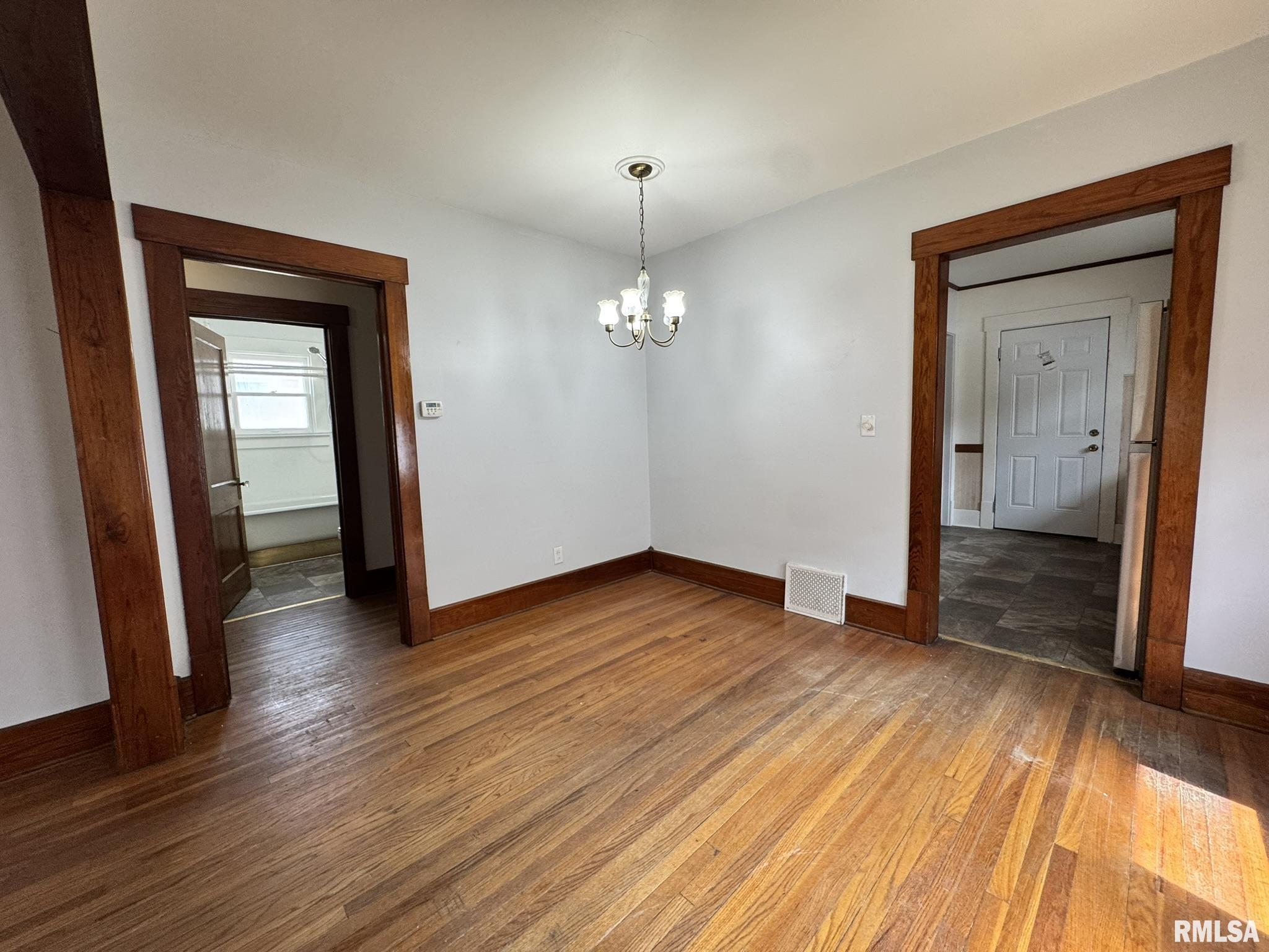 2408 Yale Boulevard Springfield, IL 62703 - Photo 8 of 34