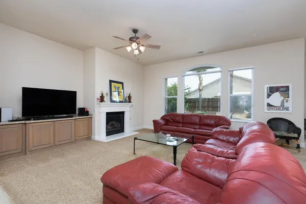 $633,888 | 1827 North Joshua Avenue, Clovis, CA 93619