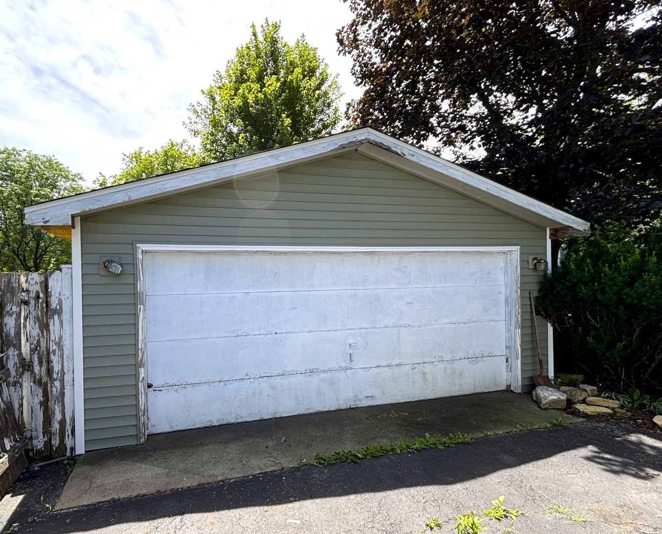 3611 Fillmore Road Johnsburg, IL 60051 - Photo 10 of 10 a backyard of a house