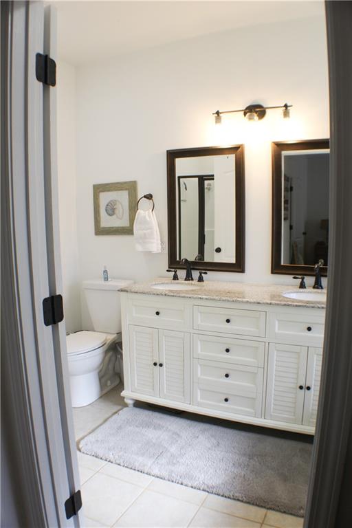 1175 Diamond Hill Colbert Road Colbert, GA 30628 - Photo 27 of 45 a bathroom with a double vanity sink and a mirror