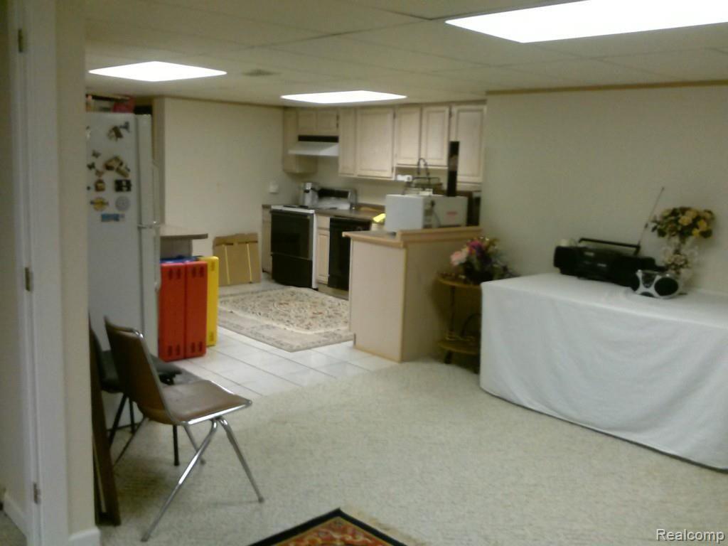 6150 Country Ridge Drive Troy, MI 48098 - Photo 21 of 35 SECOND KITCHEN IN BASEMENT