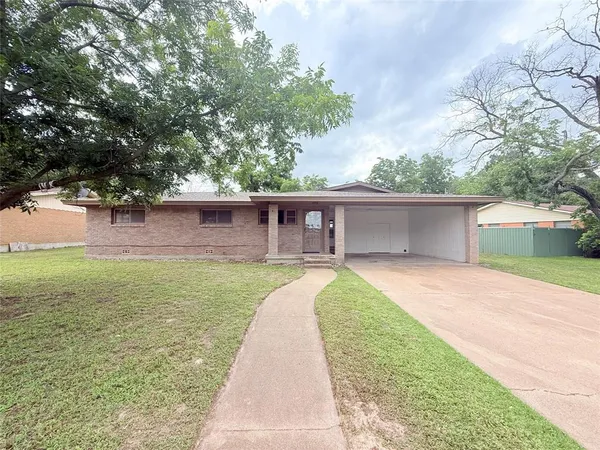 $275,000 | 1998 Crestridge Drive, Stephenville, TX 76401