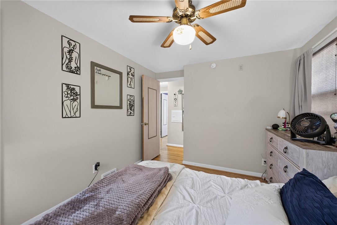 526 Winchester Street Rochester, NY 14615 - Photo 12 of 21 2ND BEDROOM