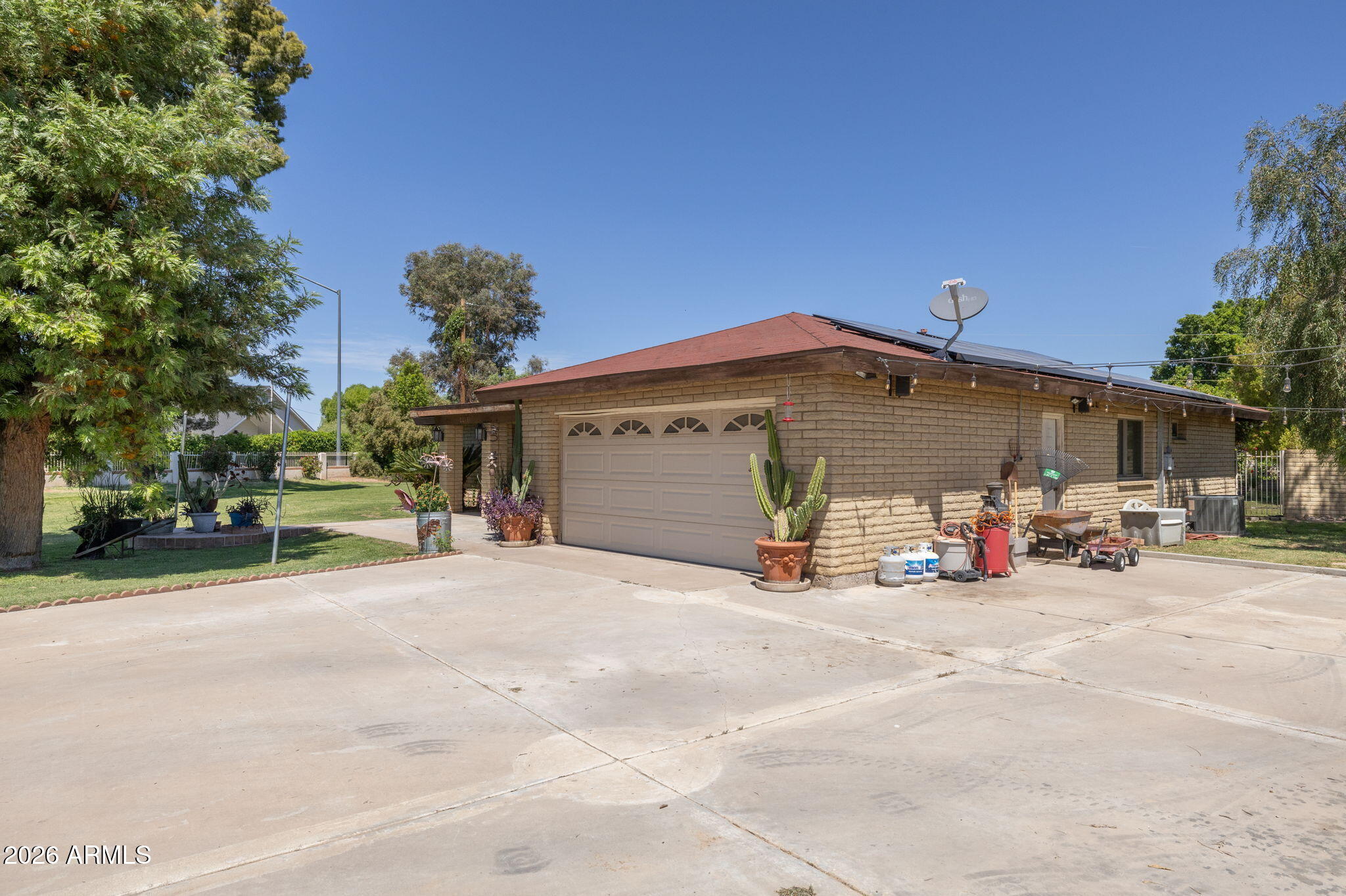 1725 North Lindsay Road Mesa, AZ 85213 - Photo 7 of 74 6-web-or-mls-1725 N. Lindsay Rd-6