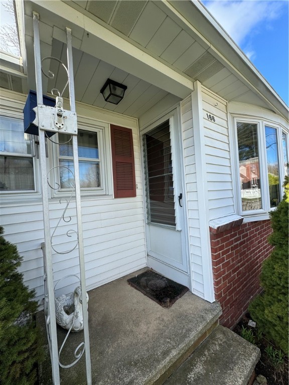 166 Old Willis Road Cumberland, RI 02864 - Photo 3 of 20 Gallery Image 3