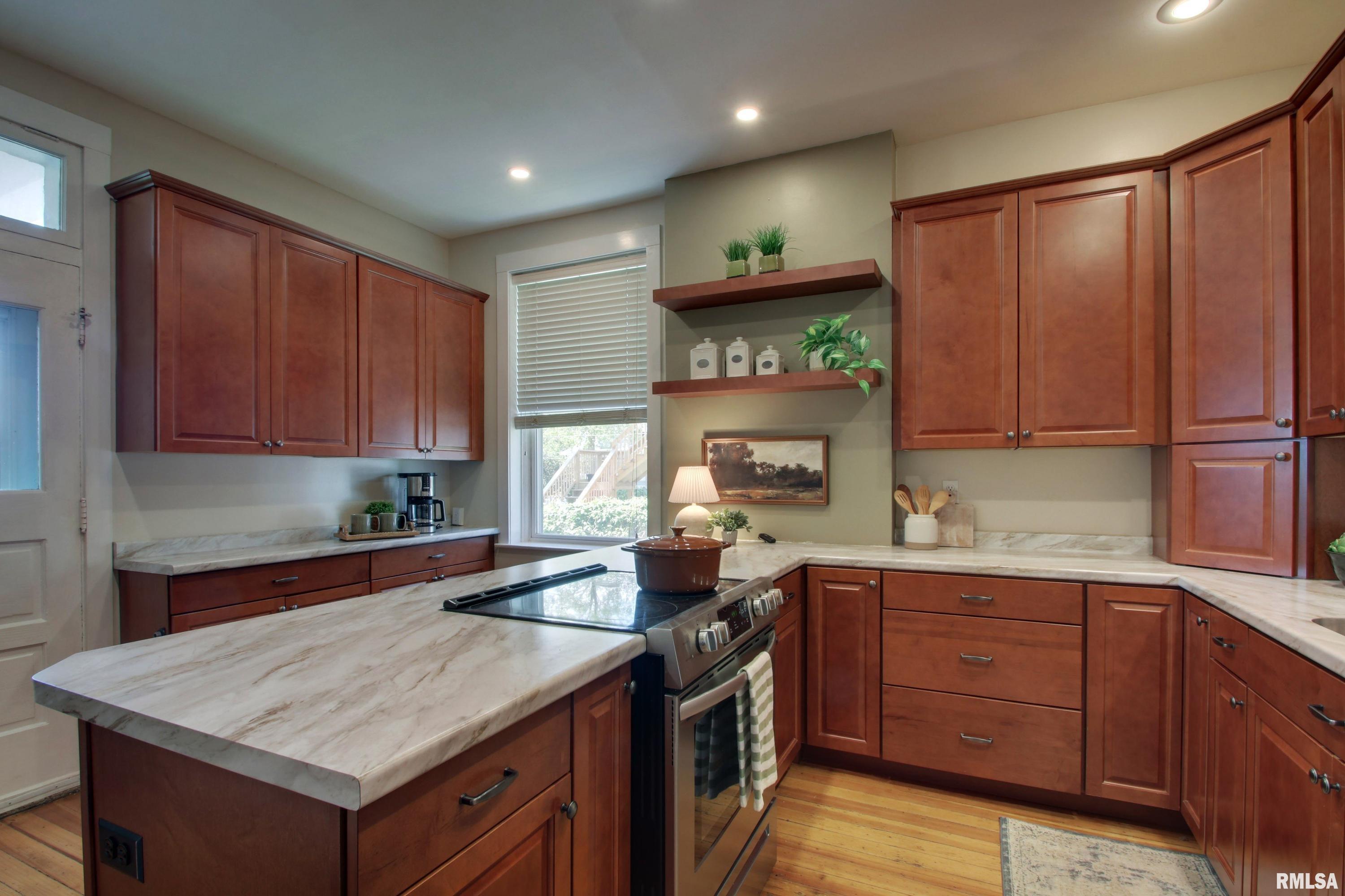 1512 Spring Street Quincy, IL 62301 - Photo 4 of 32