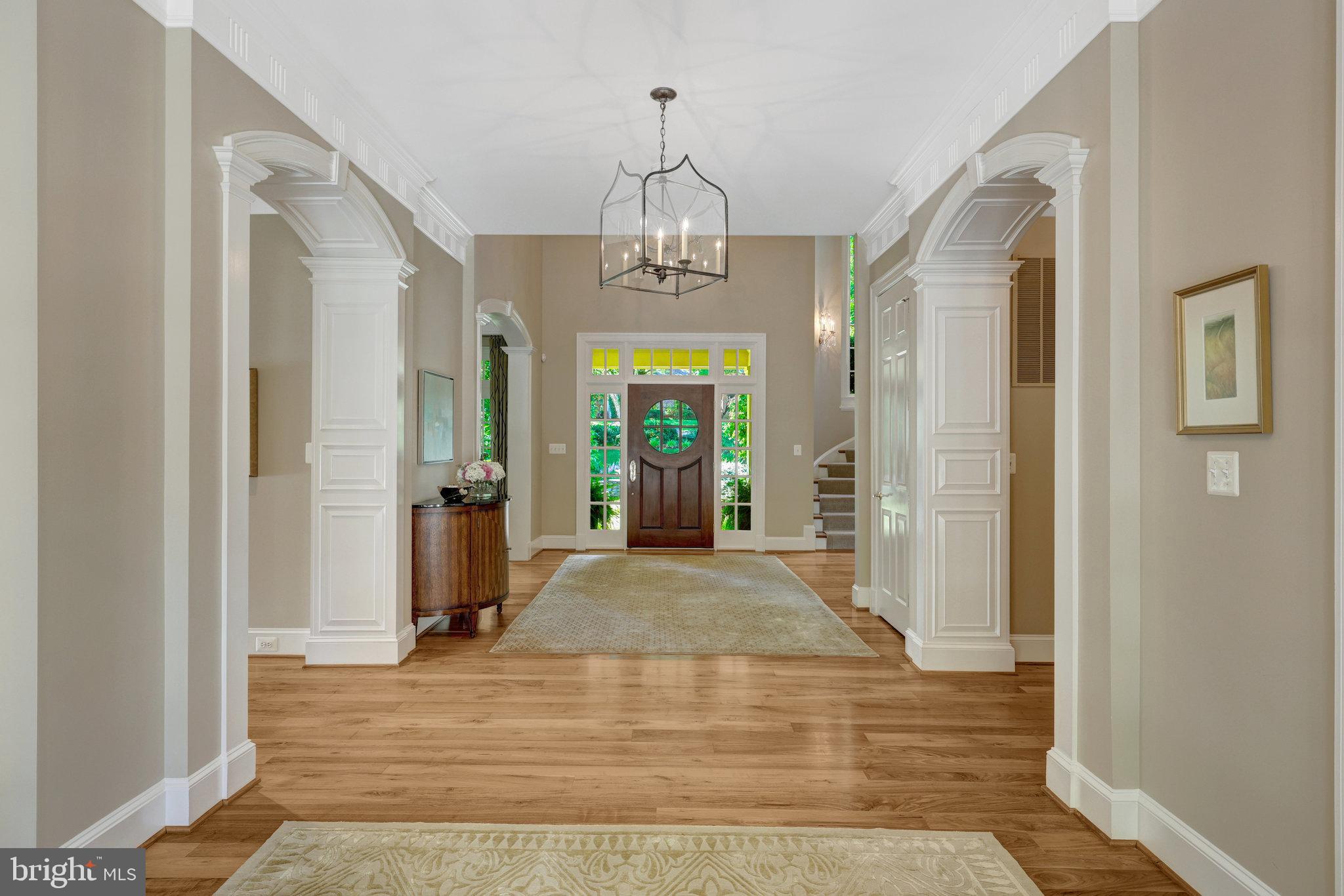 870 Alvermar Ridge Drive McLean, VA 22102 - Photo 2 of 24