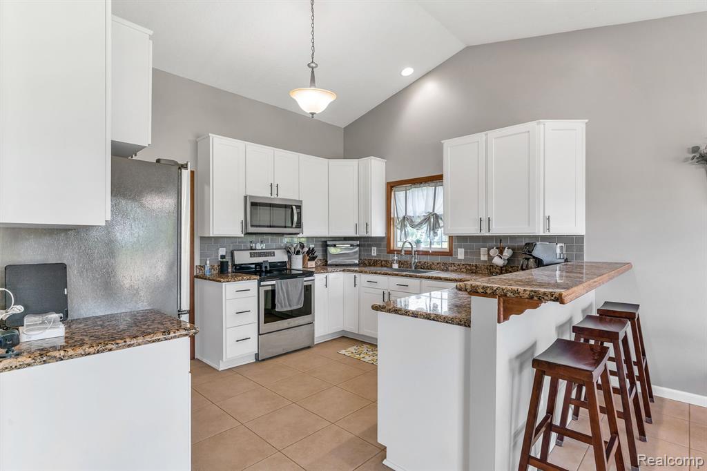 8636 Beardslee Road Perry, MI 48872 - Photo 12 of 49