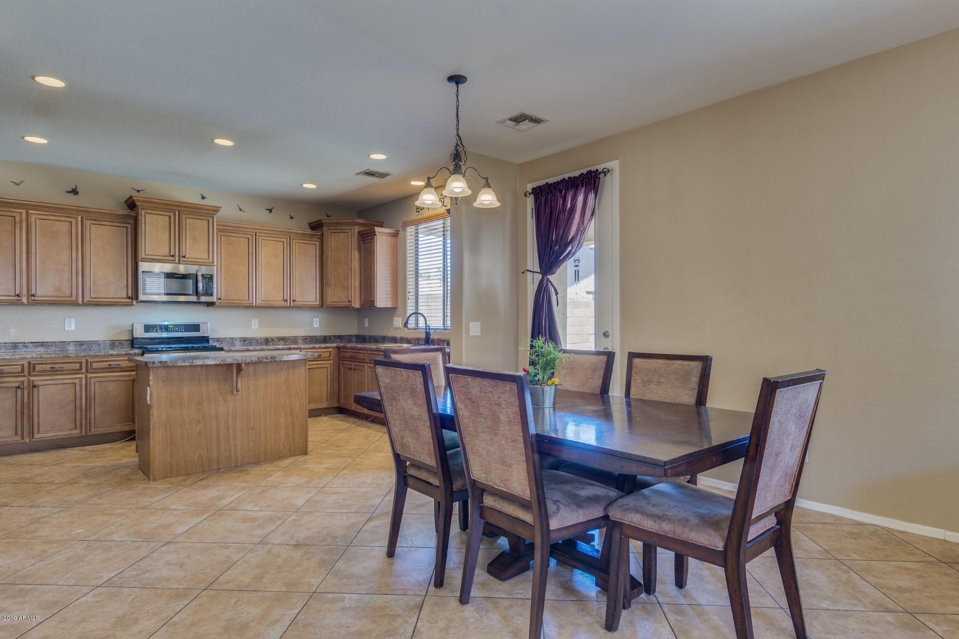 8906 West Cordes Road Tolleson, AZ 85353 - Photo 4 of 33 Kitchen dining area