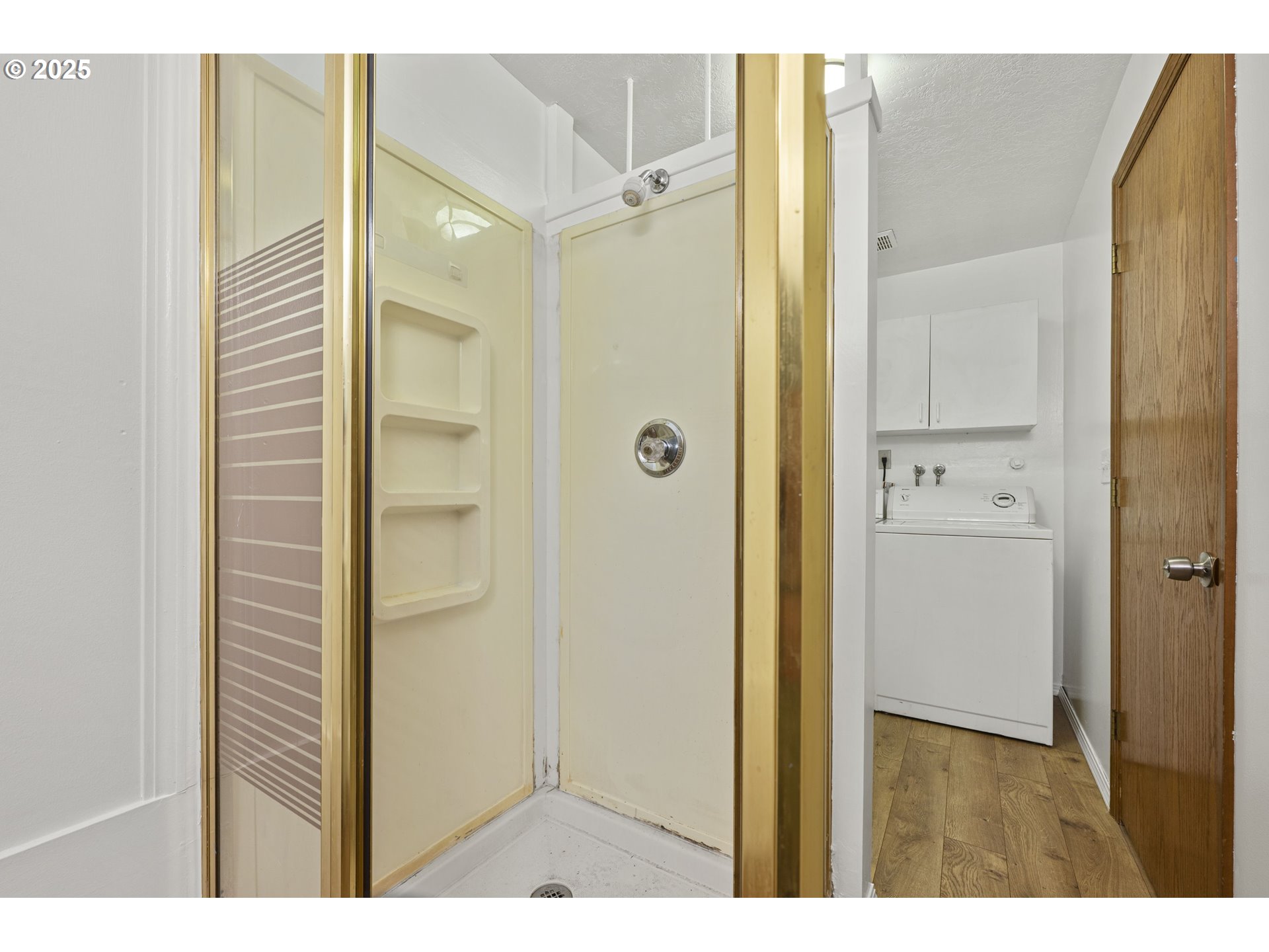 2831 Southwest Moss Street Portland, OR 97219 - Photo 27 of 40 Bathroom