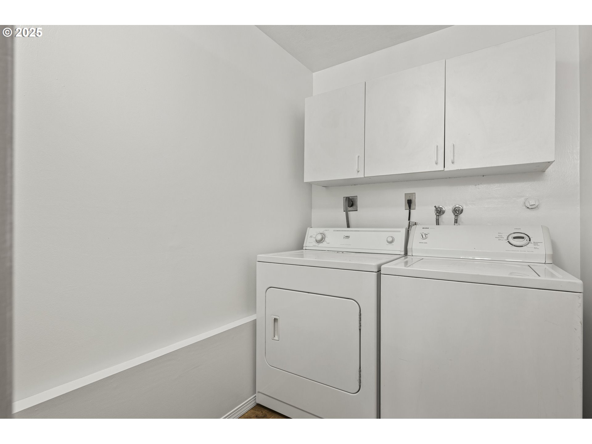 2831 Southwest Moss Street Portland, OR 97219 - Photo 28 of 40 Laundry