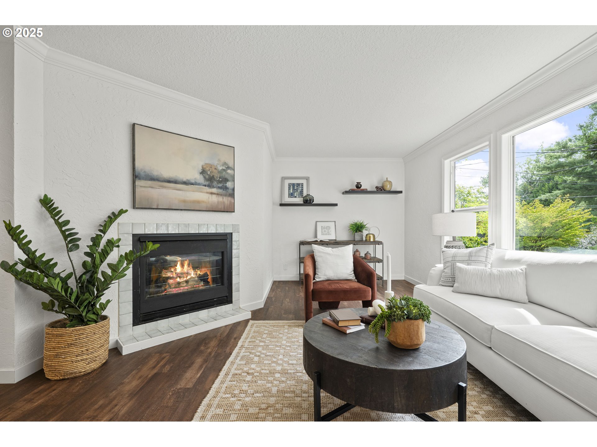2831 Southwest Moss Street Portland, OR 97219 - Photo 5 of 40 Living Room