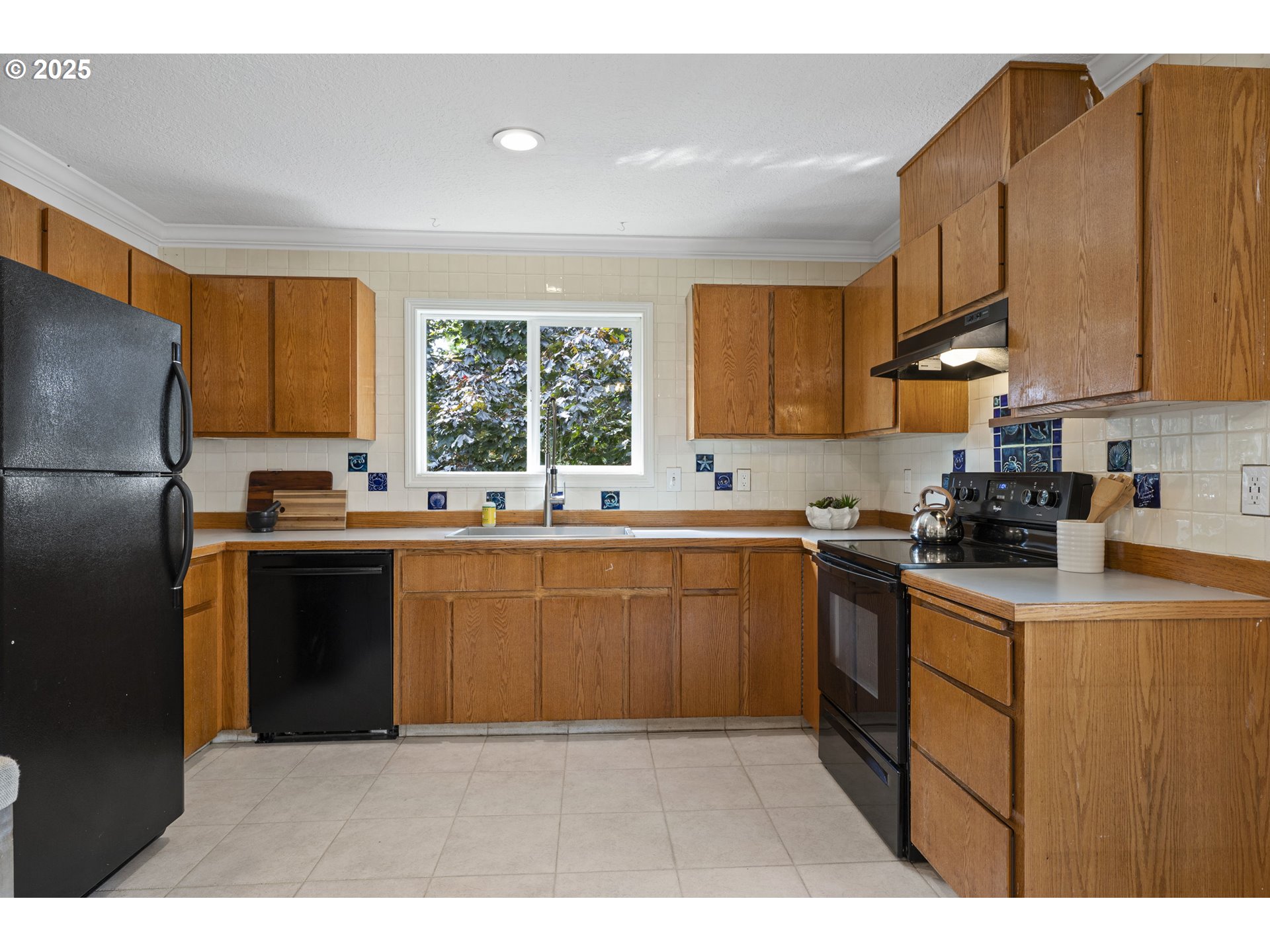 2831 Southwest Moss Street Portland, OR 97219 - Photo 8 of 40 Kitchen