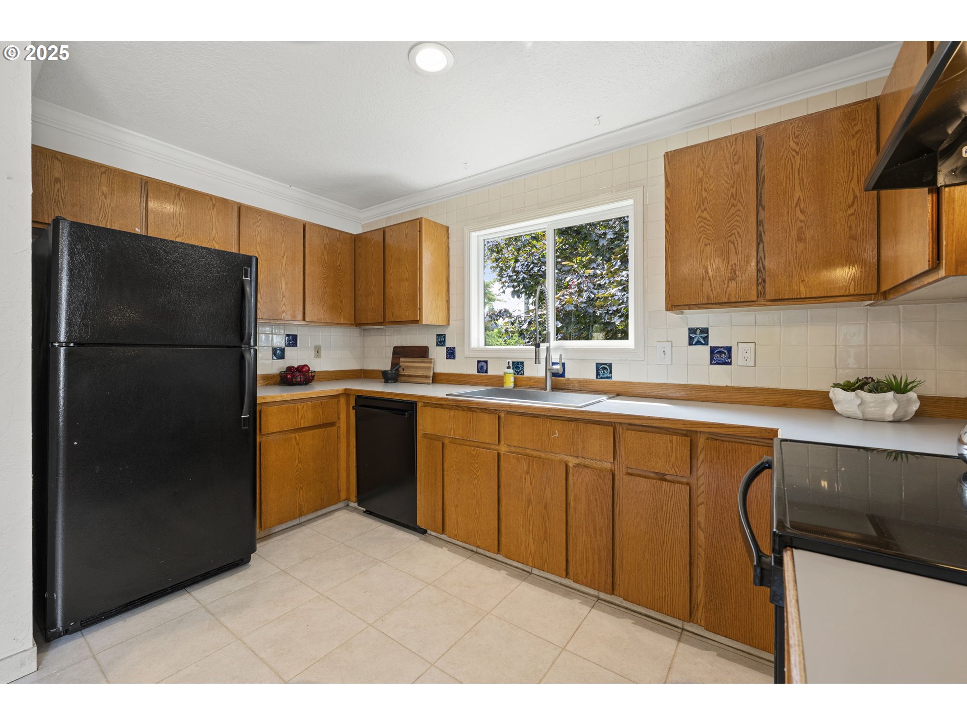 2831 Southwest Moss Street Portland, OR 97219 - Photo 10 of 40 Kitchen