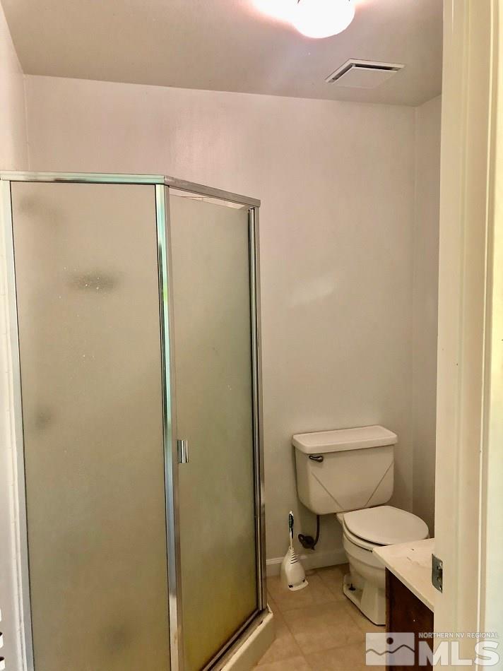 1298 Conway Lane Reno, NV 89503 - Photo 8 of 27 a bathroom with a toilet and a shower