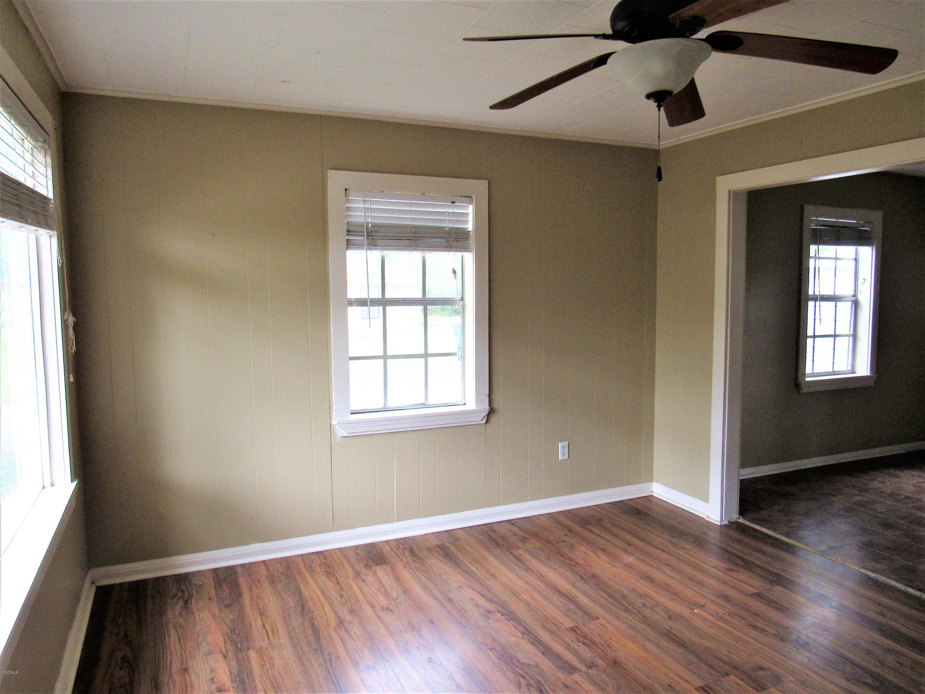 801 East Sycamore Road Picayune, MS 39466 - Photo 3 of 17 LIVING ROOM VIEW 2