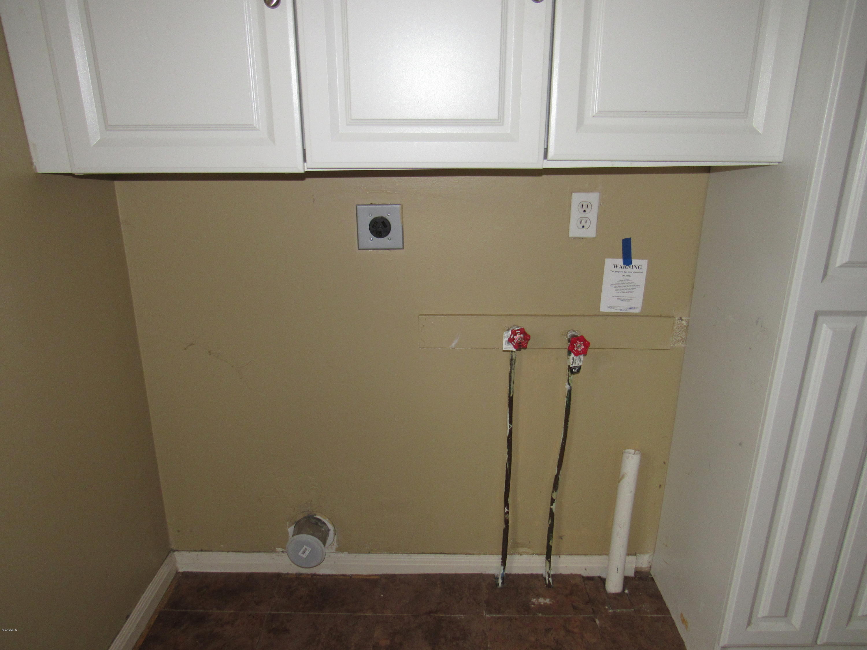 801 East Sycamore Road Picayune, MS 39466 - Photo 6 of 17 LAUNDRY ROOM