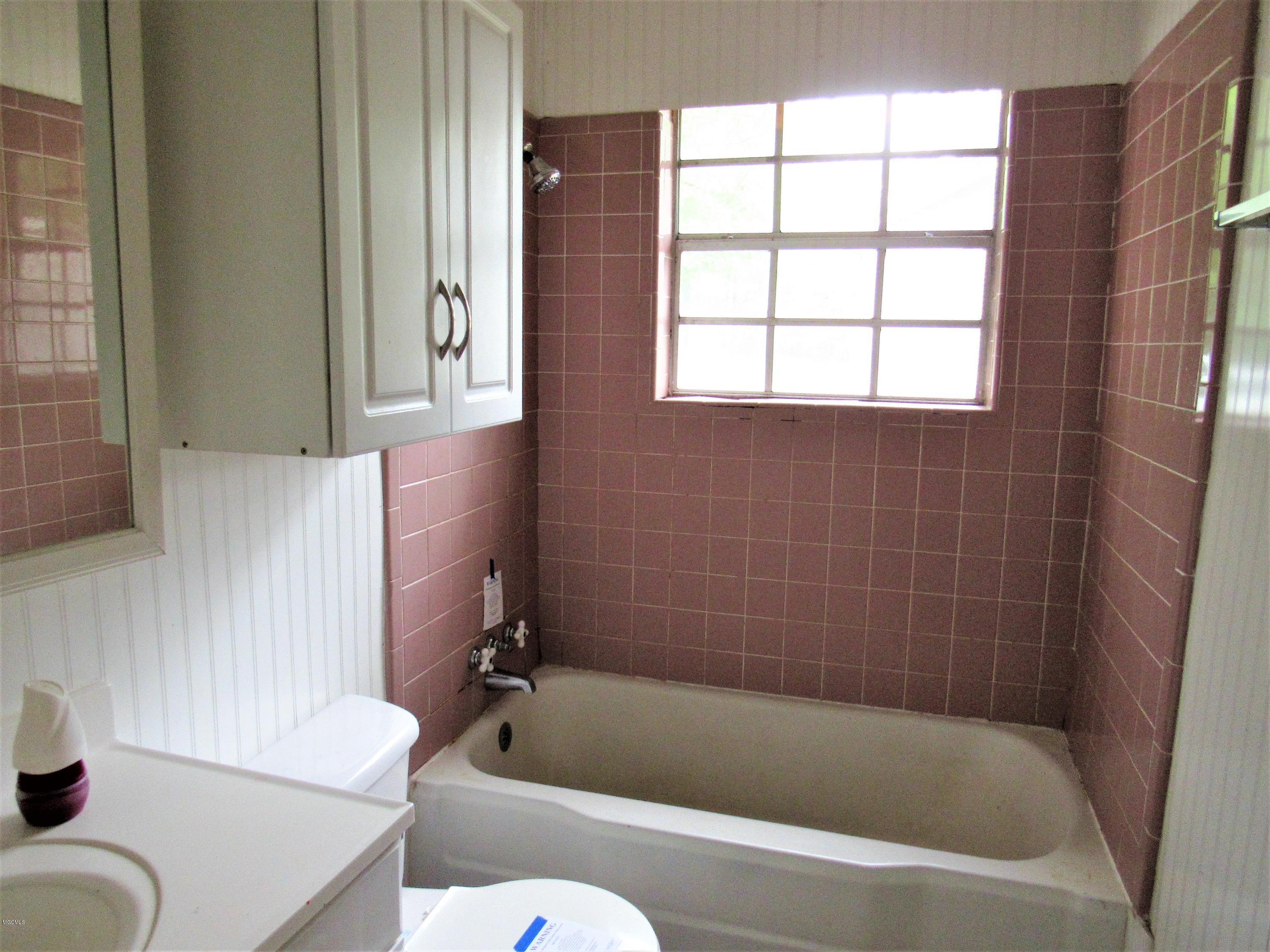 801 East Sycamore Road Picayune, MS 39466 - Photo 9 of 17 BATHROOM